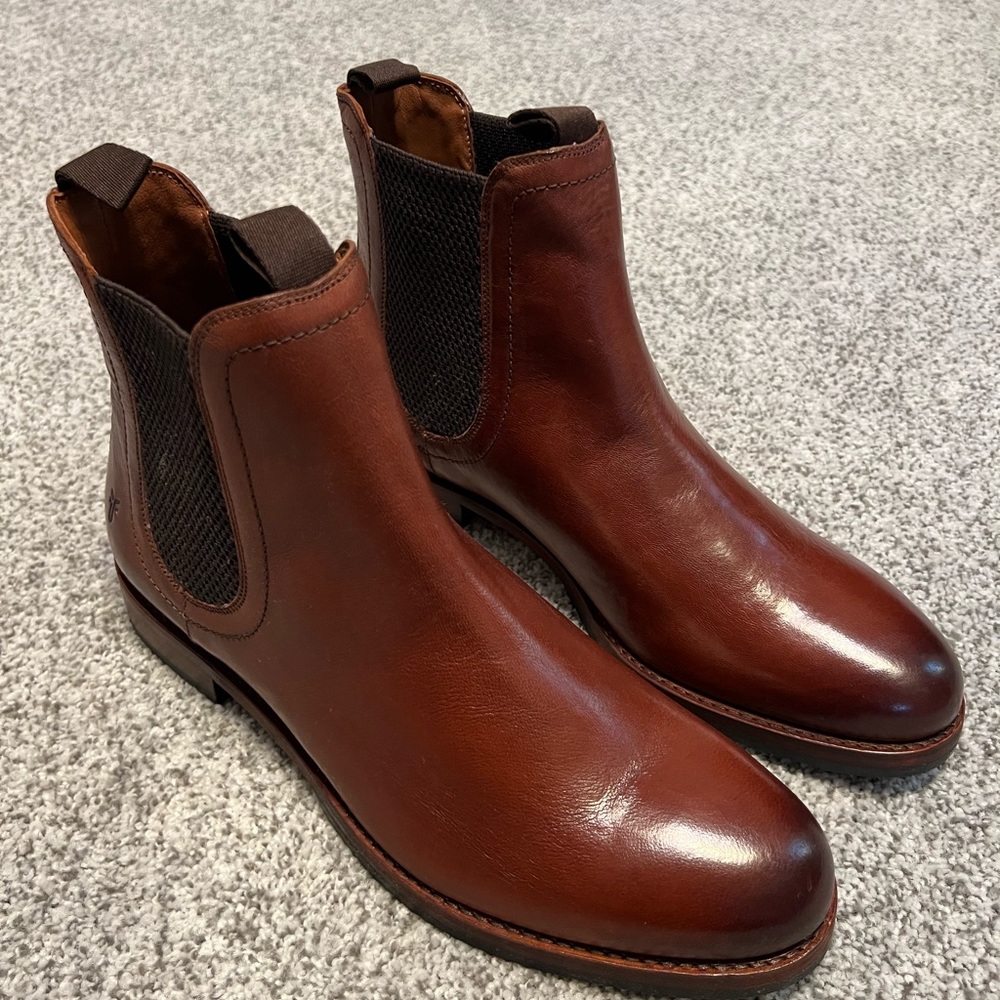 COPY - Frye Men’s Sawyer Chelsea Boots in Cognac. New and Never Worn! Size 9